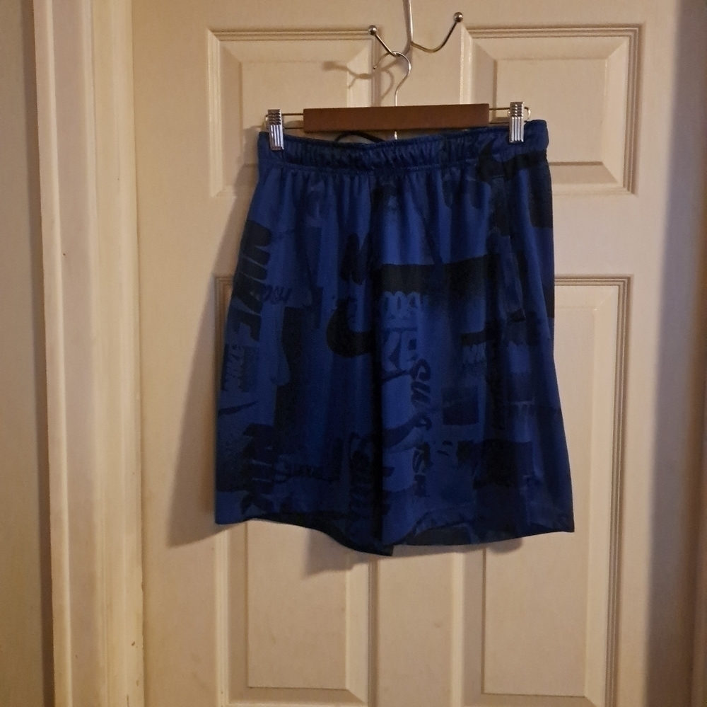 Nike shorts size medium